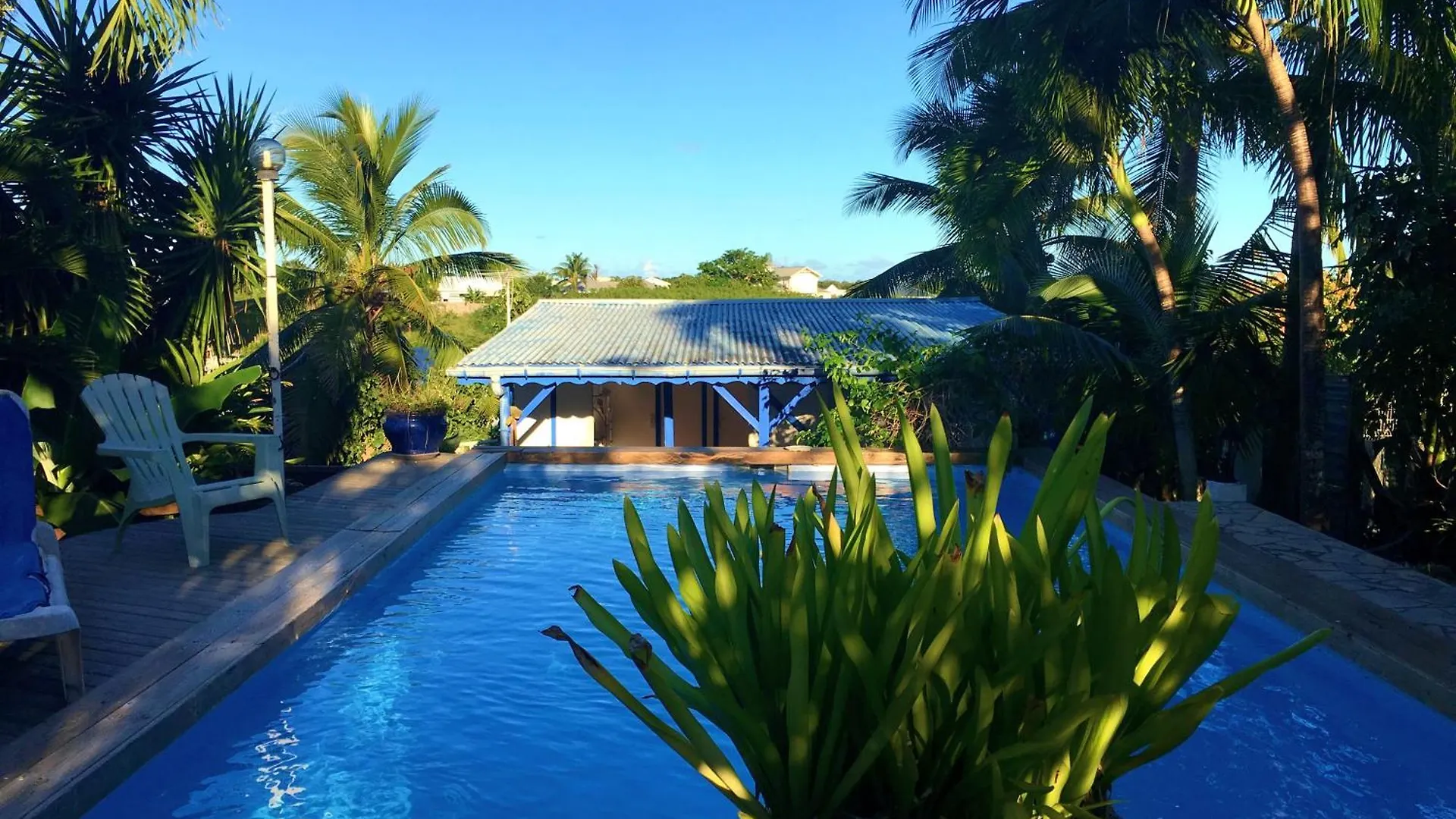 Hébergement de vacances Villa Ti Bwa Carbet Cosy Semi-Exterieur Avec Toit Terrasse à Sainte-Anne