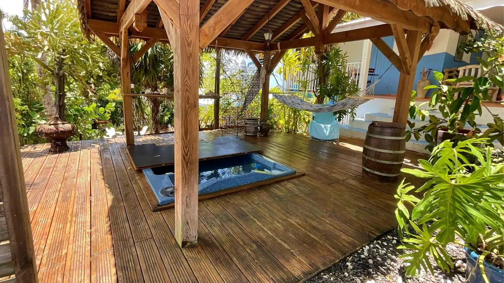 Hébergement de vacances Villa Ti Bwa Carbet Cosy Semi-Exterieur Avec Toit Terrasse à Sainte-Anne  Guadeloupe